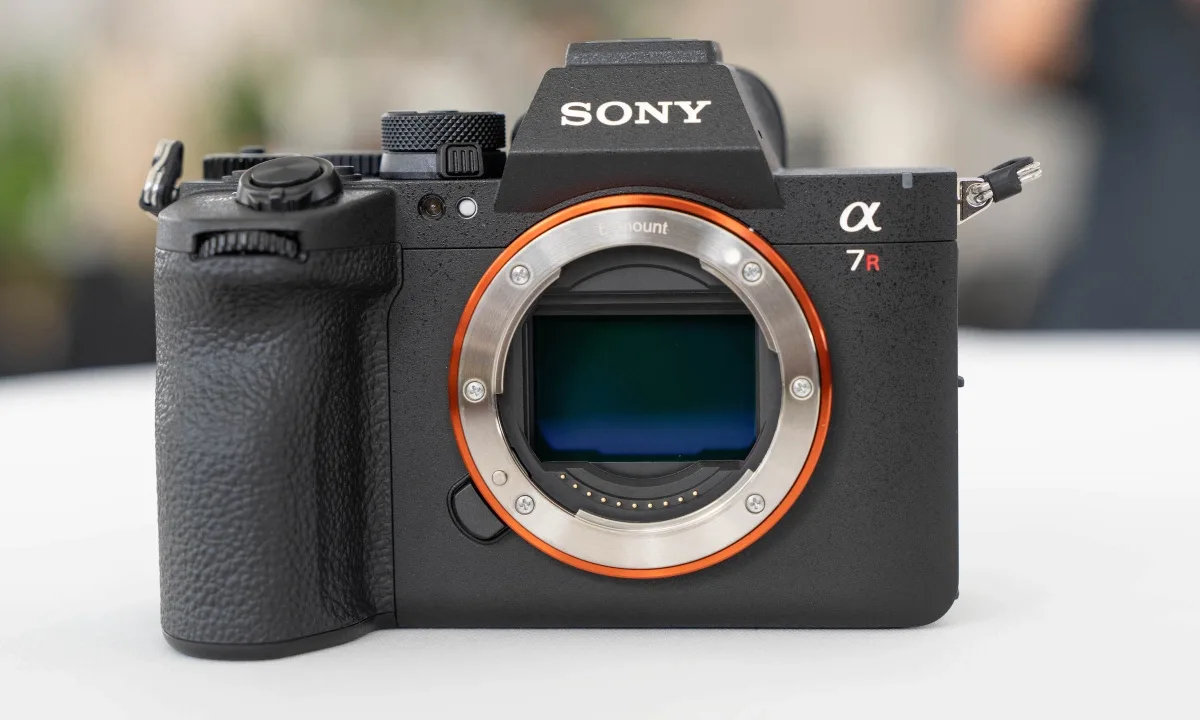 Sony A7 R VI - máy ảnh cảm biến xếp chồng giá 114 triệu đồng