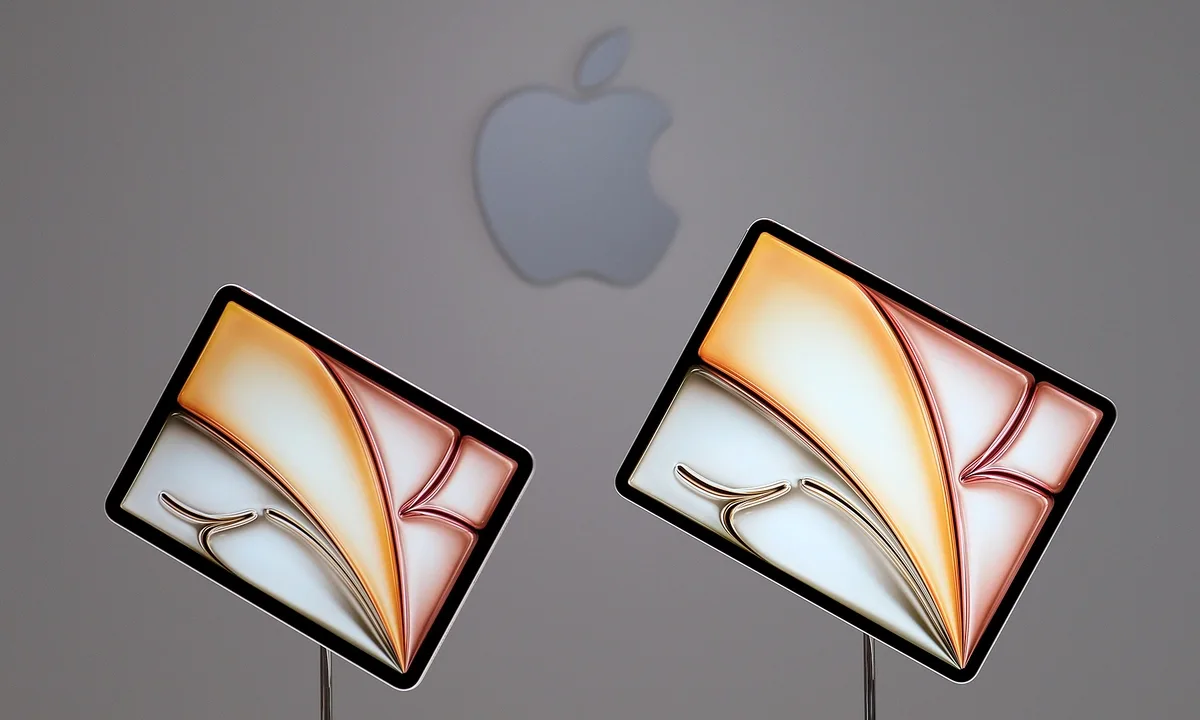MacBook, iPad đồng loạt tăng giá mạnh tại Việt Nam
