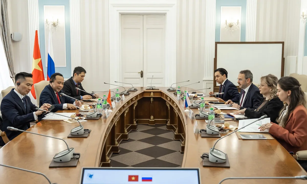 Việt Nam - Nga thúc đẩy hợp tác về AI, lượng tử và công nghệ vũ trụ