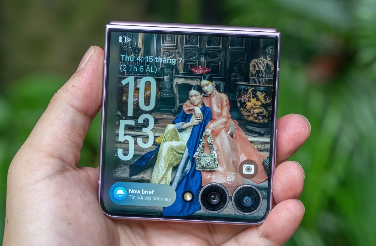 Galaxy Z Flip8 ra mắt với màn hình gần như không nếp gấp