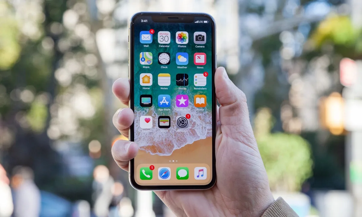 iPhone kỷ niệm 10 năm của Apple thành sản phẩm 'lỗi thời'