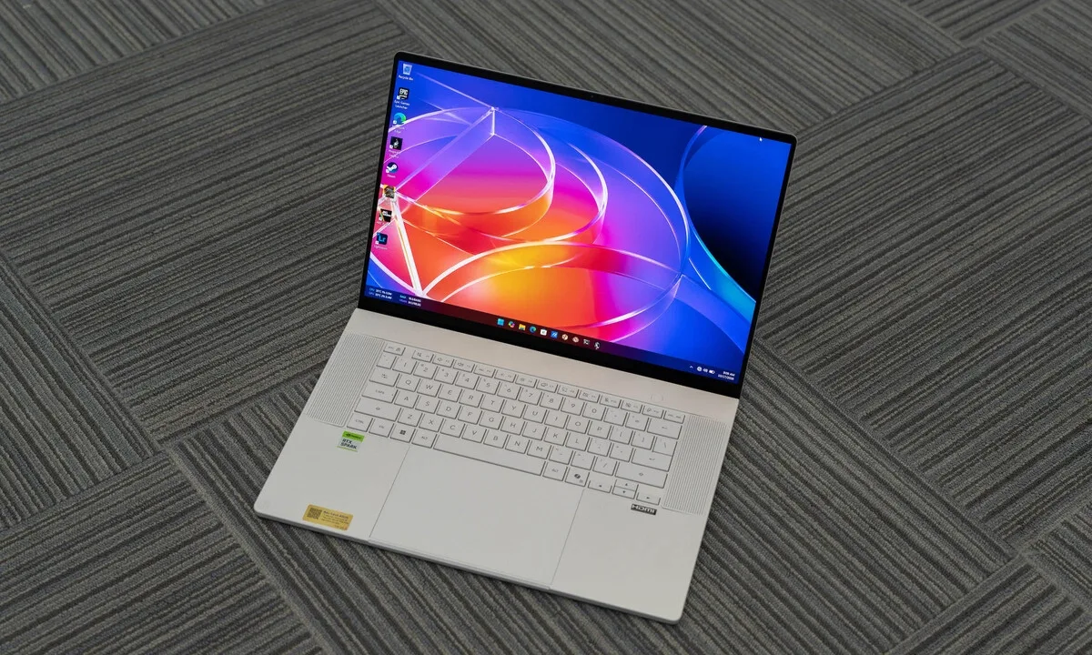 Laptop trang bị chip Nvidia RTX Spark, giá gần 200 triệu đồng